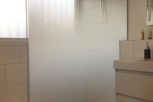 Sichtschutz Duschtrennwand mit Fasara Folie